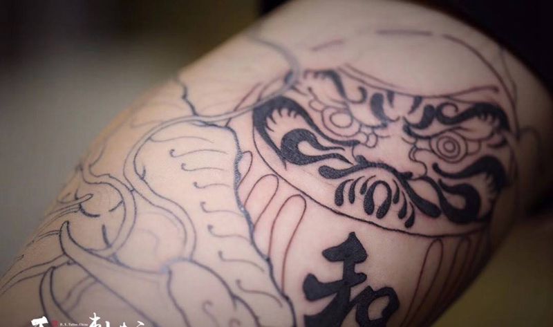 《达摩蛋》纹身图片_手臂胸部新传统达摩配图线条纹身图案