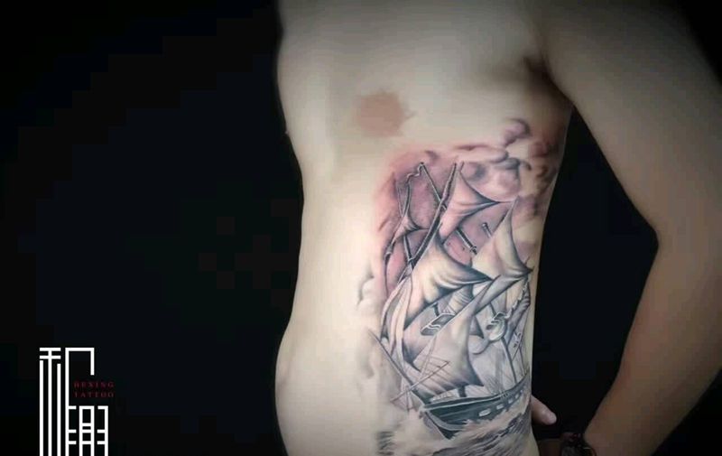 帆船纹身图片_腹部欧美静物成品纹身图案