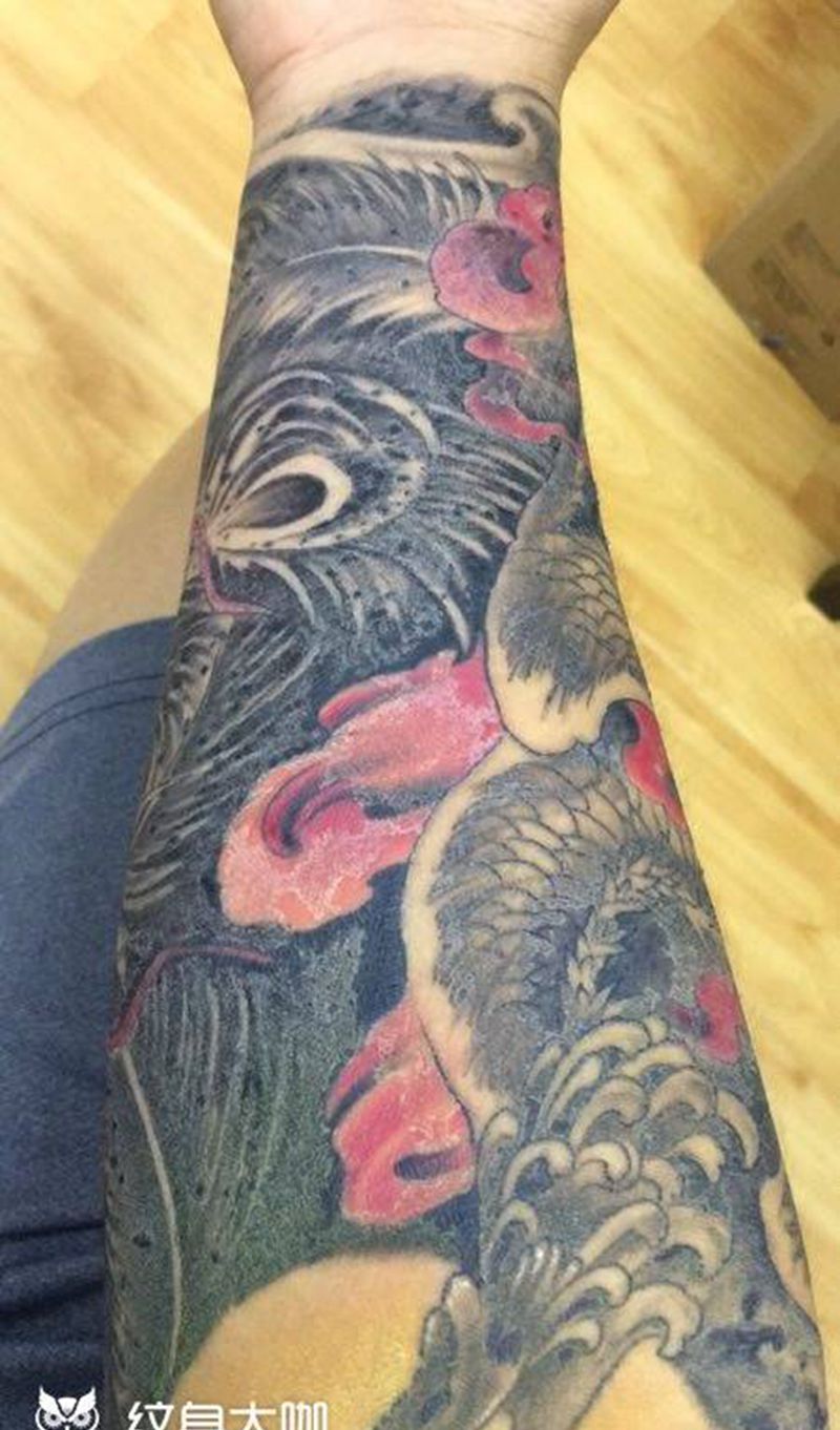 包小臂凤凰涅槃爆皮恢复中纹身图片