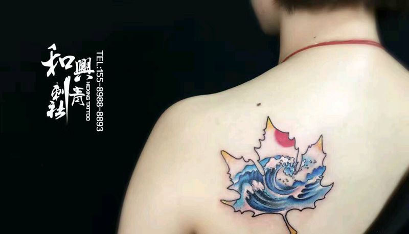 枫叶纹身图片_胸部植物原创成品纹身图案