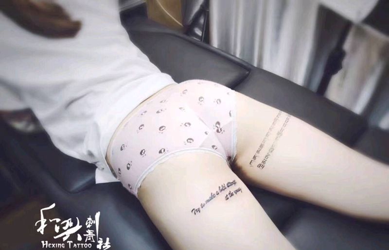 大腿后侧英文纹身图片_腿部清新字符成品纹身图案