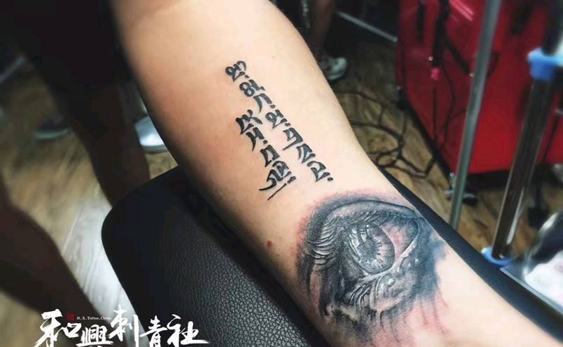 亮晶晶纹身图片_手臂欧美人物成品纹身图案