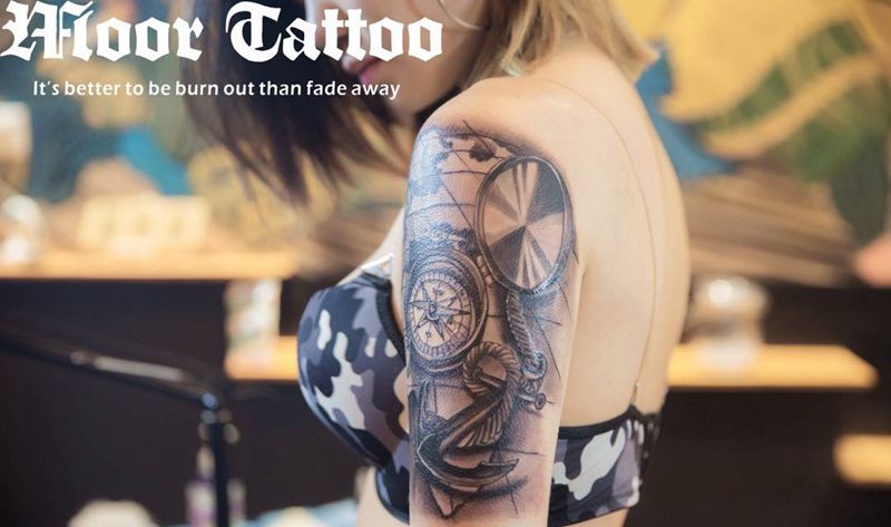 罗盘与船锚纹身图片_手臂欧美写实纹身图案