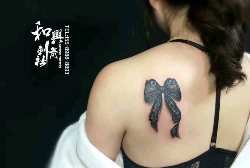 蕾丝纹身图片_背部静物成品纹身图案