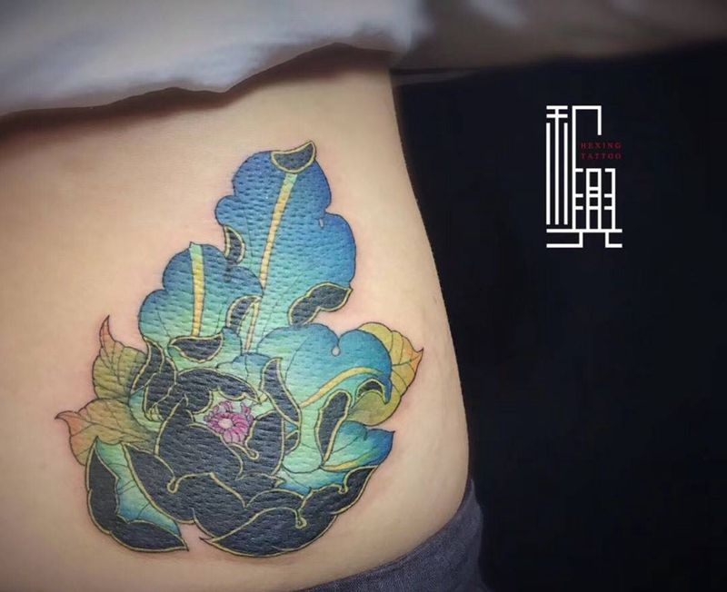 《遮盖 》纹身图片_背部臀部老传统新传统遮盖 疤痕花纹身图案