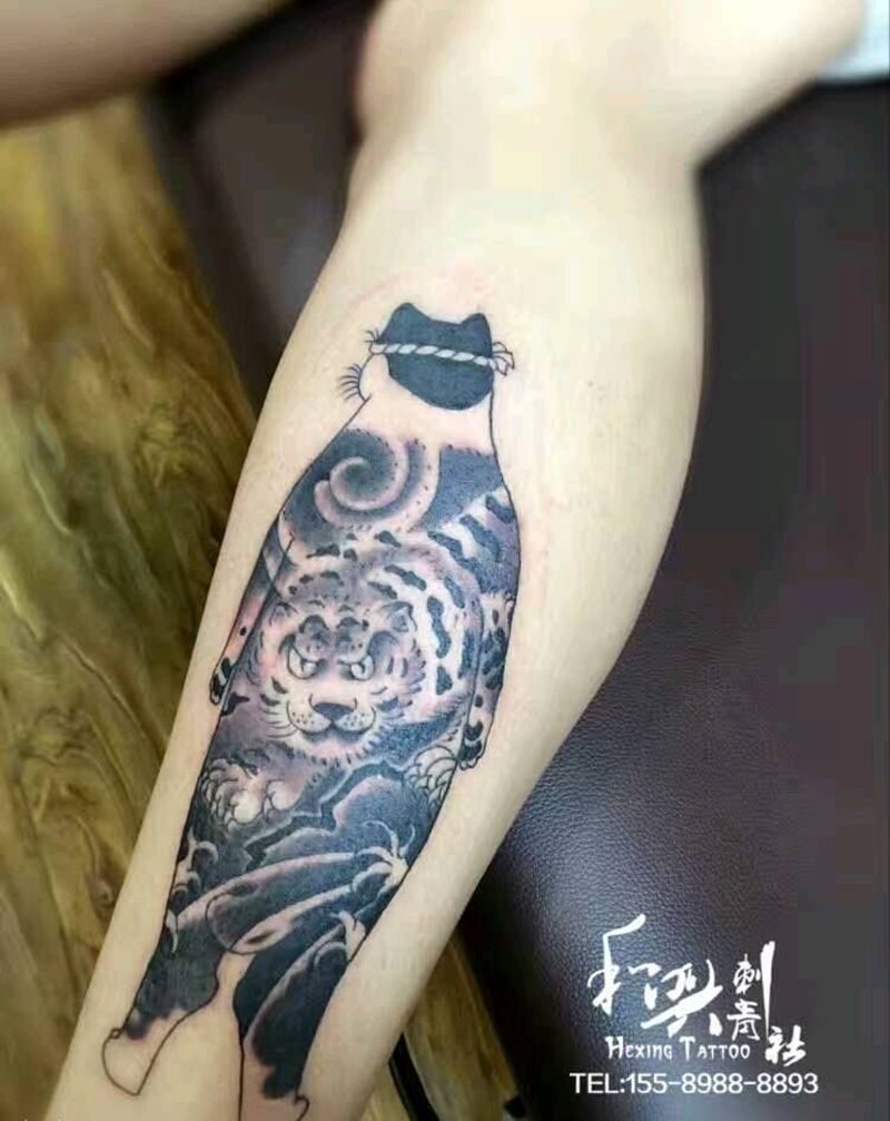 社会猫纹身图片_腿部传统动物图腾成品纹身图案