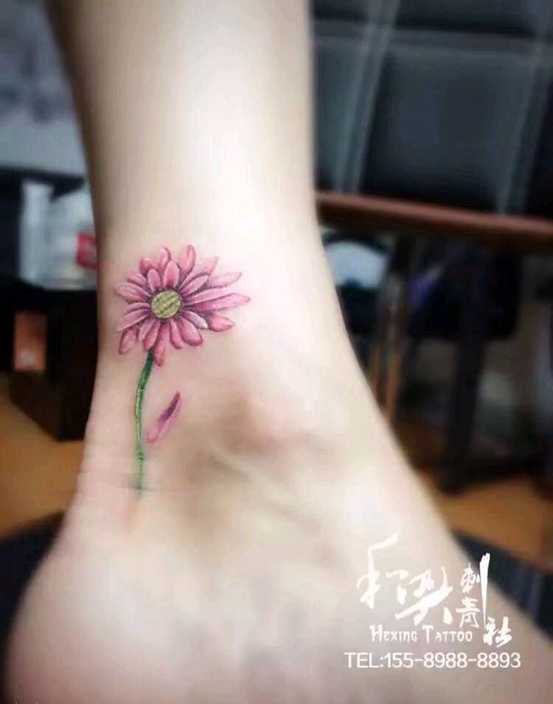 《写实野菊花》纹身图片_腿部写实植物成品纹身图案