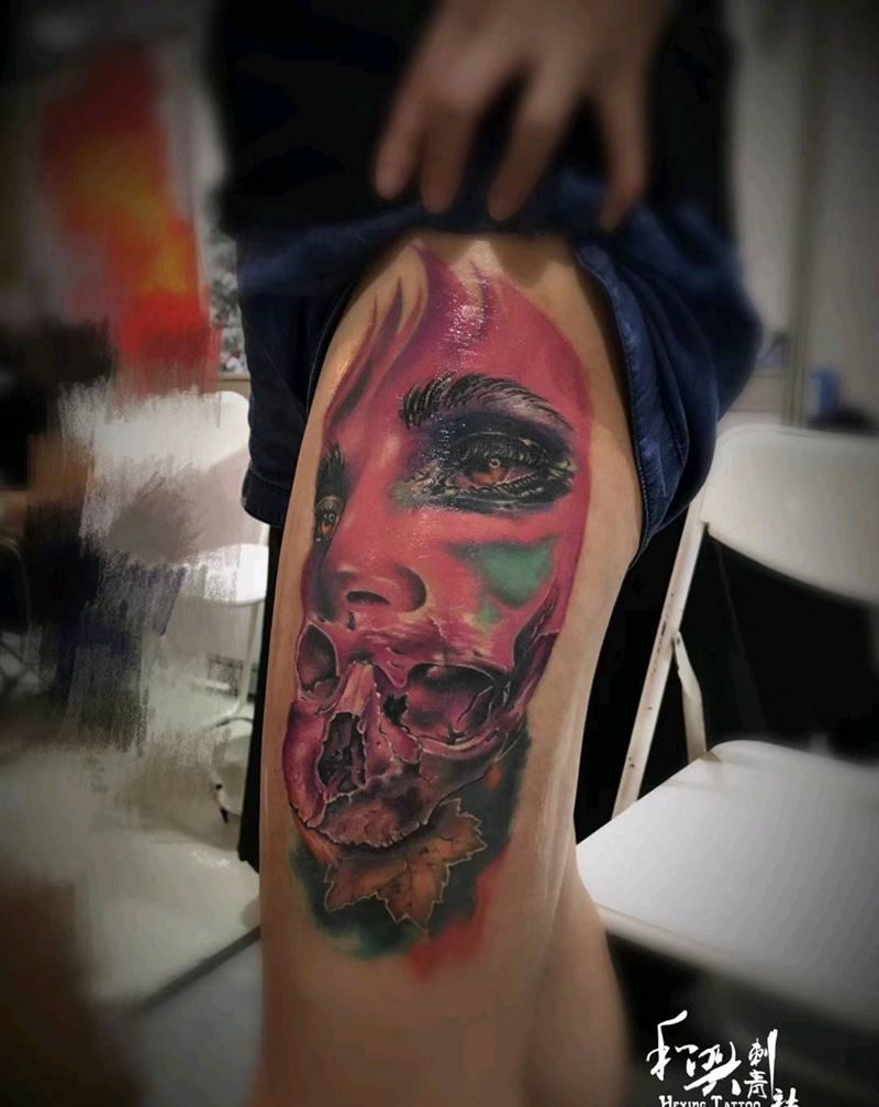 《骷髅美女》纹身图片_腿部背部欧美写实成品骷髅彩色写实纹身图案