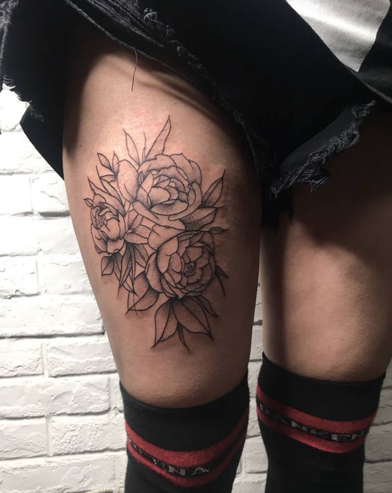 素花大腿纹身图片