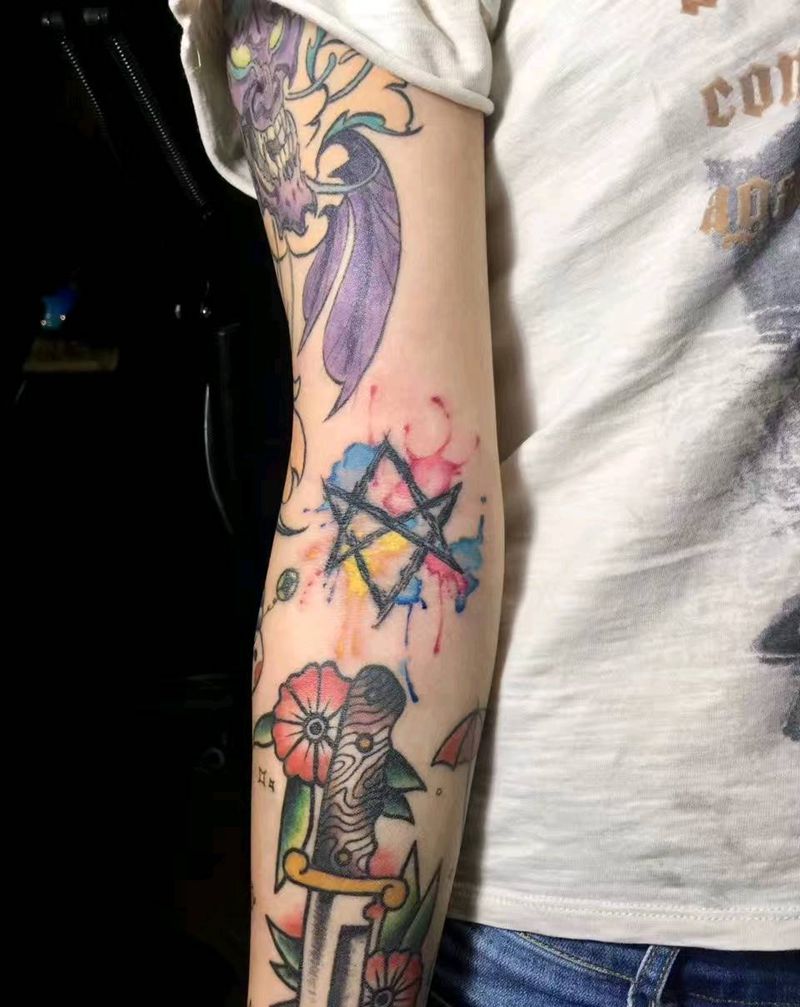 六芒星纹身图片_手臂清新几何成品纹身图案