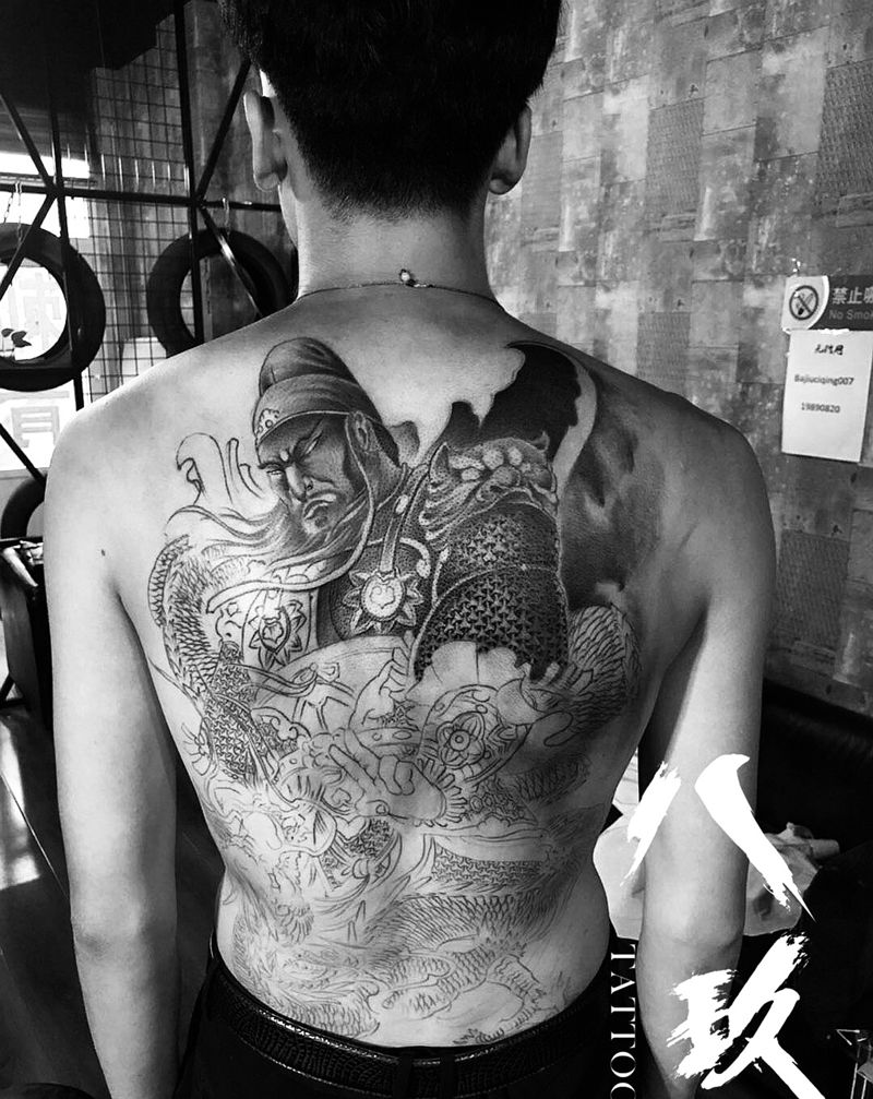 满背关公纹身图片