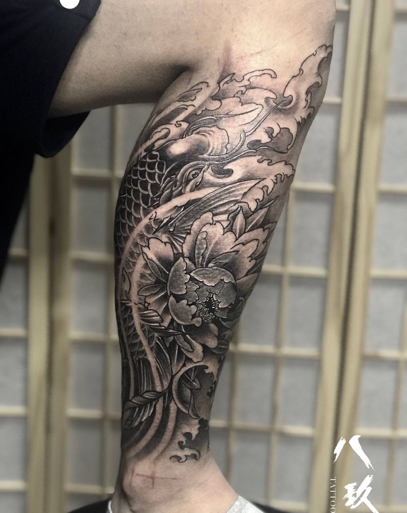 小腿鲤鱼纹身图片_腿部新传统纹身图案