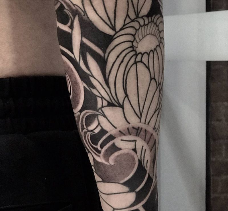 日式菊花花臂纹身图片_手臂老传统纹身图案