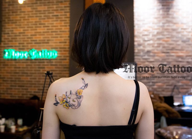 猫纹身图片_肩部纹身图案