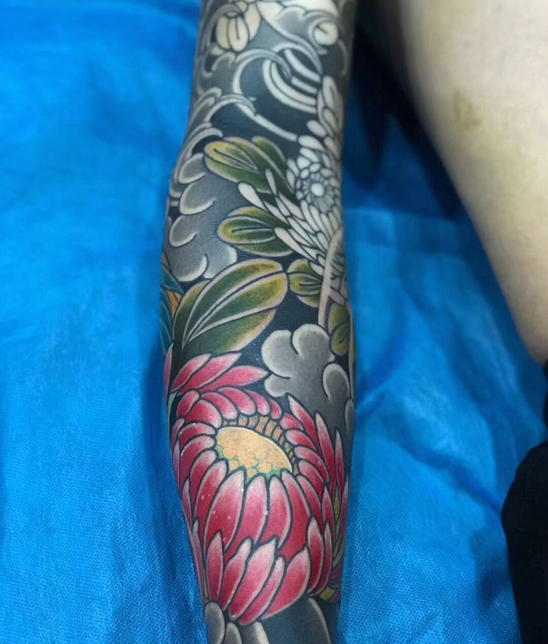 菊花纹身图片_手臂老传统纹身图案