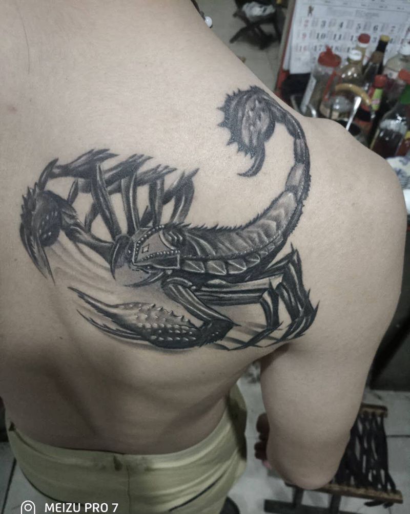 蝎子，恢复半月纹身图片_欧美写实纹身图案