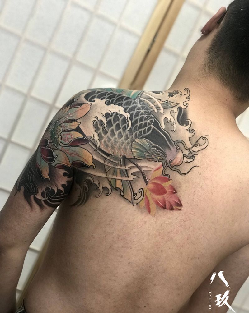 鲤鱼纹身图片_肩部新传统纹身图案