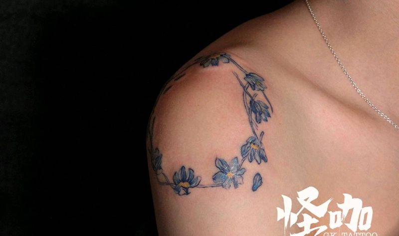 肩膀彩色纹身图片