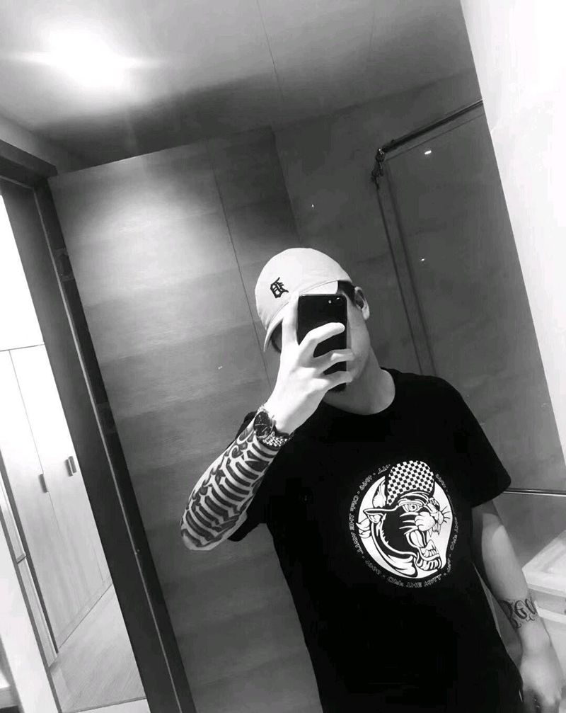 花体字纹身图片_手臂花体字纹身图案