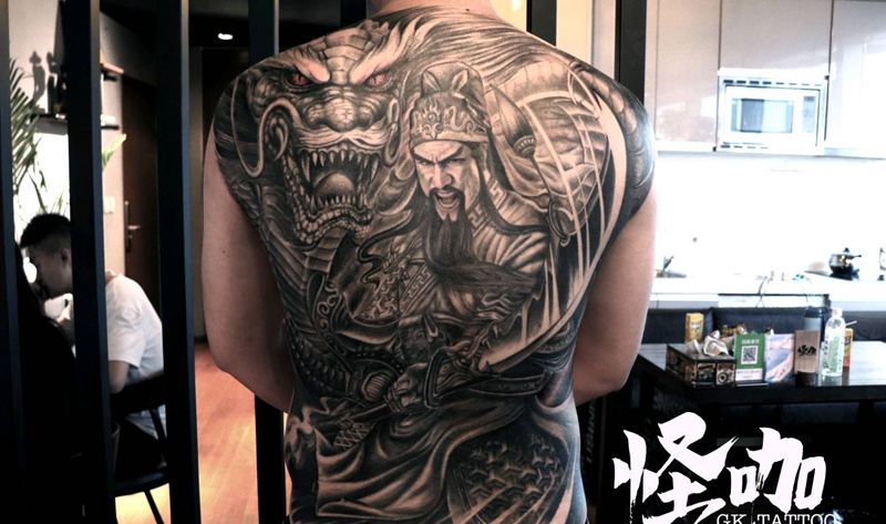 满背关公纹身图片_背部老传统纹身图案