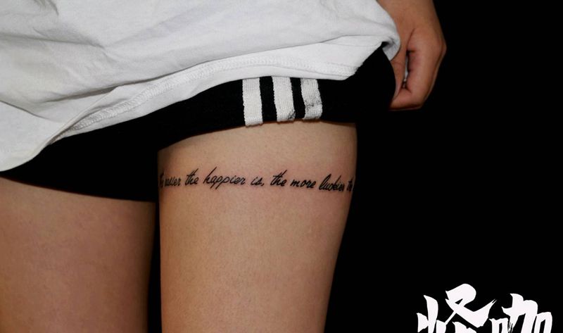 字母腿环纹身图片