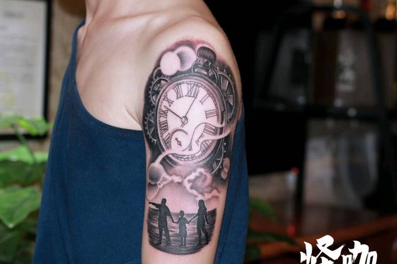 钟表纹身图片_手臂欧美写实纹身图案