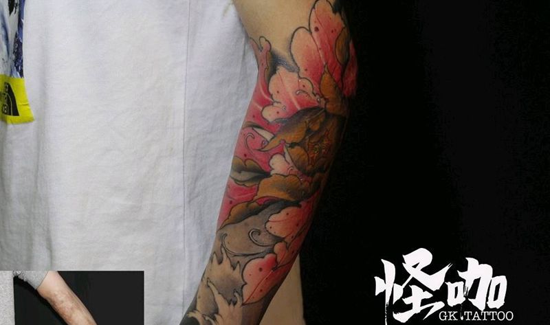 疤痕遮盖-传统海浪莲花纹身图片_手臂新传统纹身图案