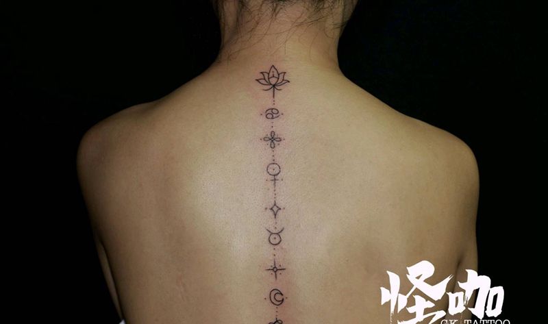 脊纹身图片