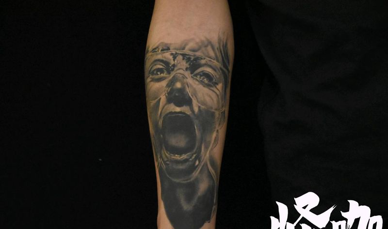 作品恢复一年后纹身图片