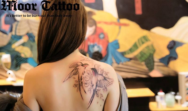 燕子纹身图片_肩部清新动物成品纹身图案