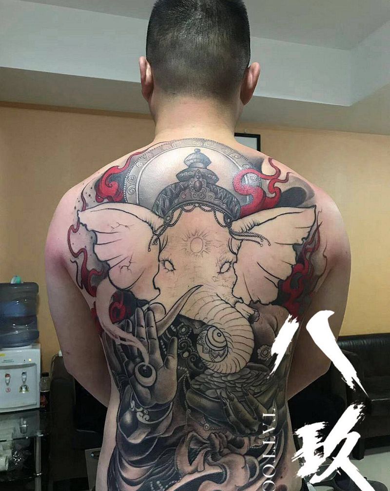 满背象神纹身图片