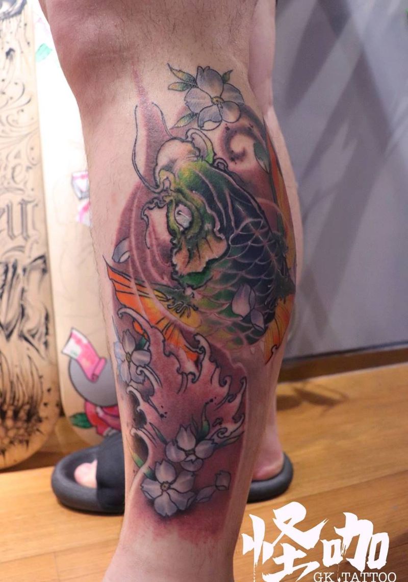 小腿鲤鱼纹身图片_腿部新传统纹身图案