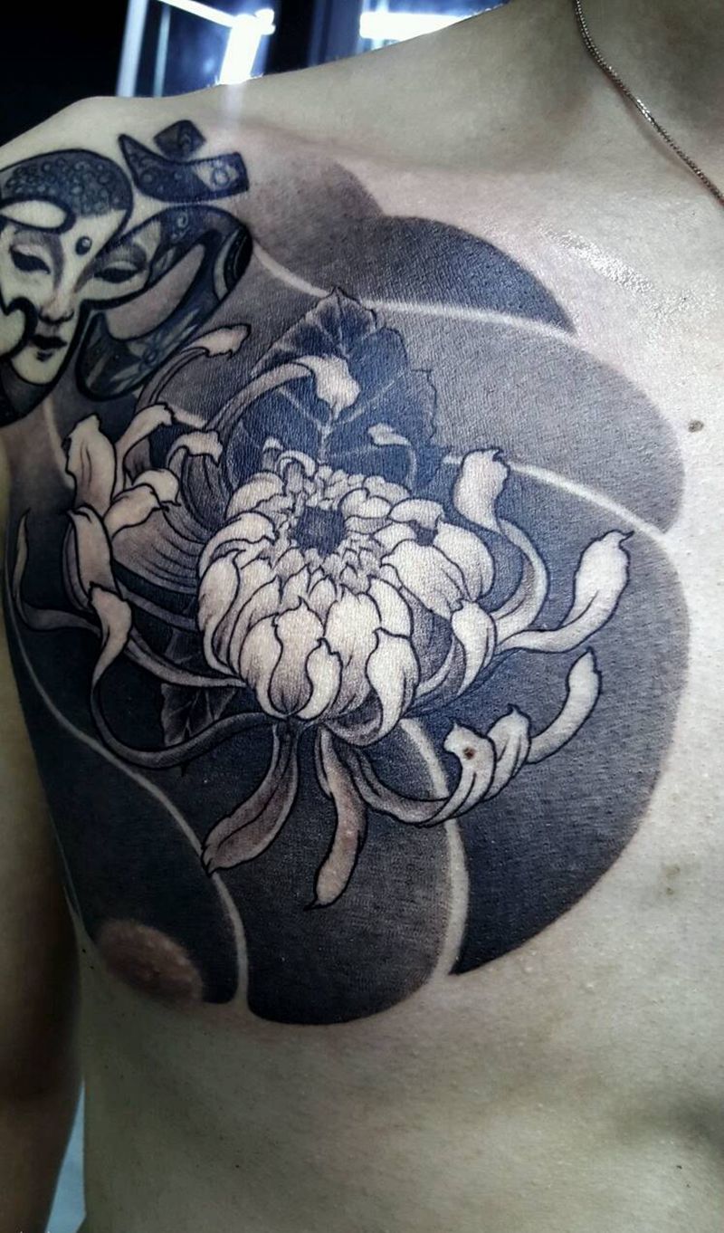 菊纹身图片_胸部传统植物青岛成品手稿纹身图案