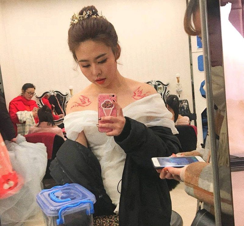 美女客人的返图纹身图片