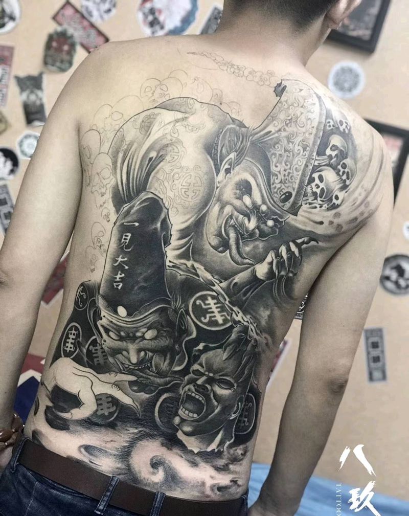 离完成又近了一小步纹身图片_背部新传统纹身图案