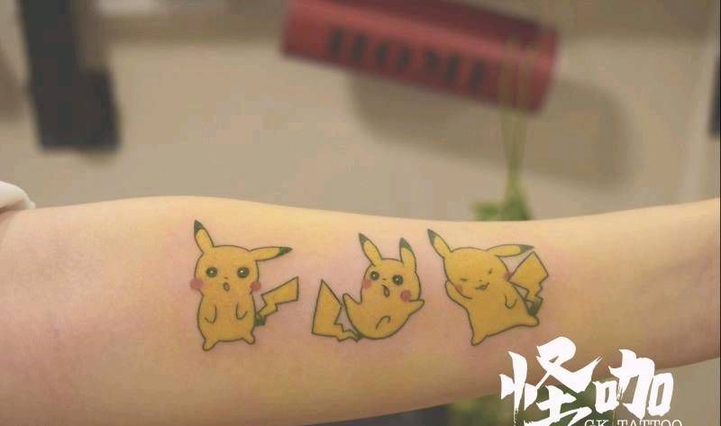 皮卡丘纹身图片_手部Old School纹身图案