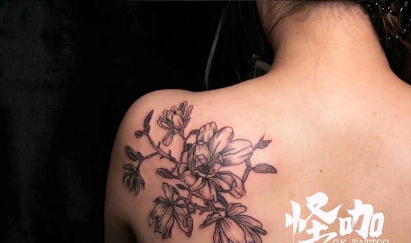 后肩花纹身图片