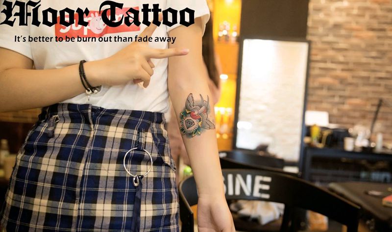 燕子纹身图片_手臂欧美动物成品纹身图案