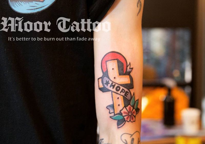 十字架纹身图片