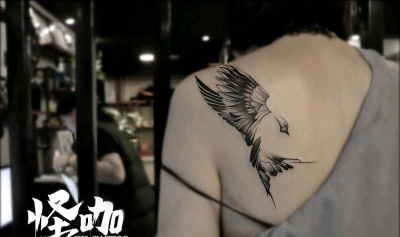 春--燕纹身图片_背部纹身图案