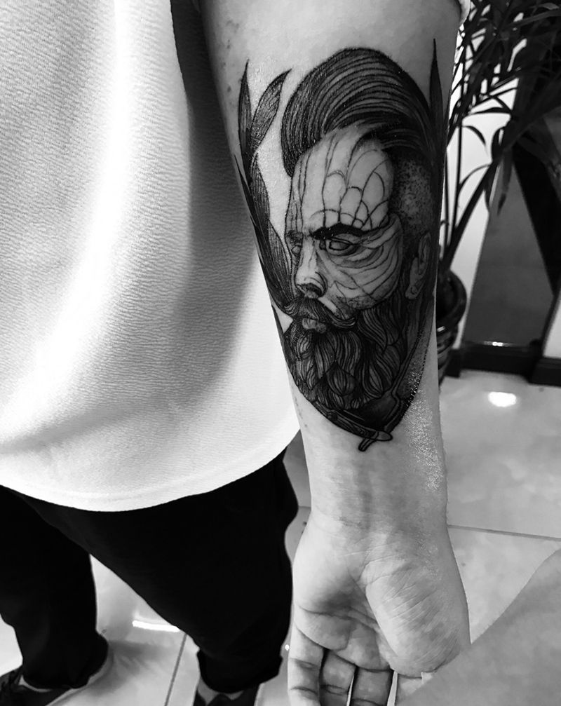 大背头理发师纹身图片