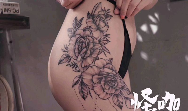 素花纹身图片_臀部腿部纹身图案