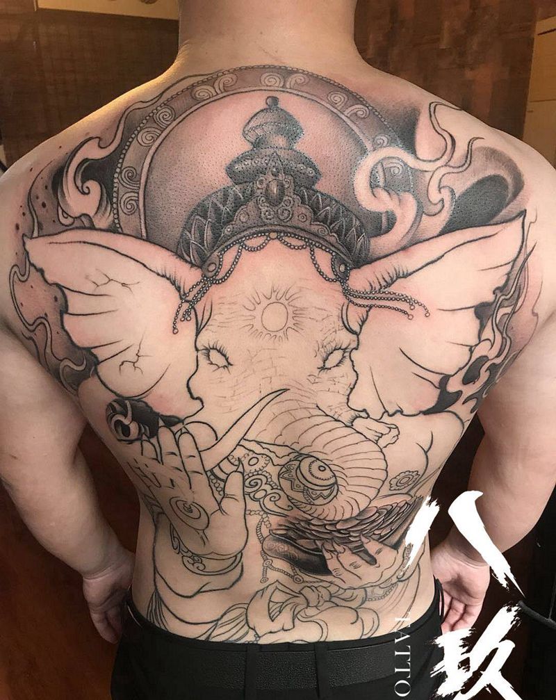满背象神纹身图片