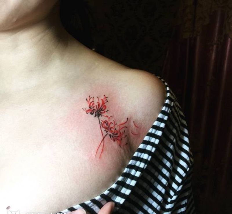 彼岸花纹身图片_肩部清新植物成品纹身图案