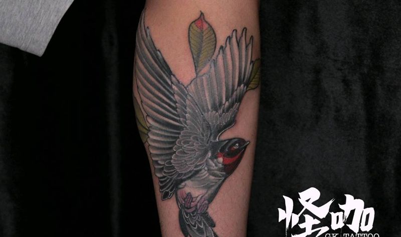 燕子纹身图片_腿部新传统纹身图案