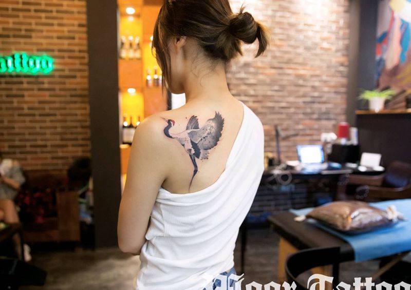 仙鹤纹身图片_肩部国画动物成品纹身图案