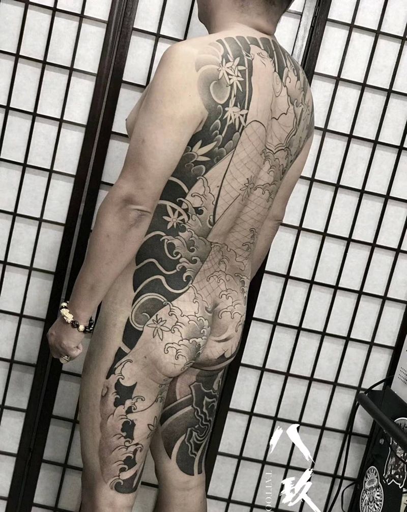 大鲤鱼  又进一步纹身图片_背部纹身图案