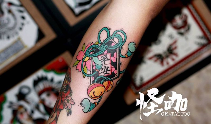 平安御守纹身图片_手臂老传统新传统纹身图案