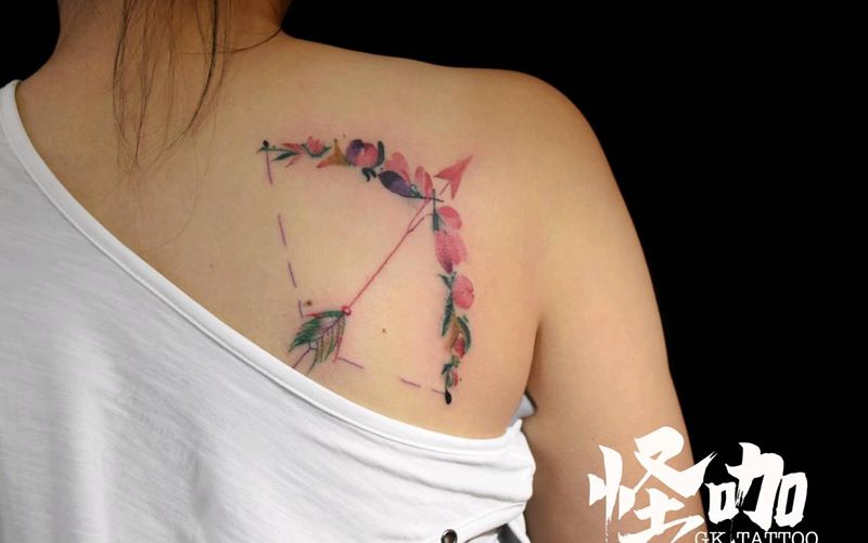 水彩弓箭纹身图片