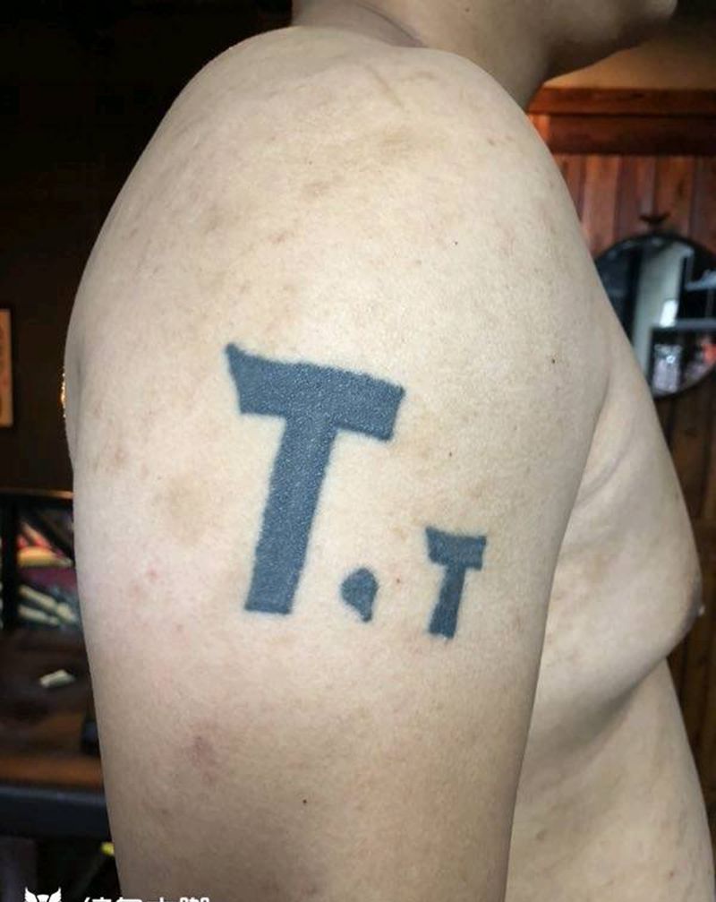 一个遮盖纹身图片